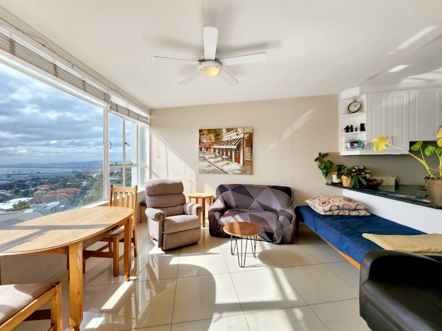 To Let 3 Bedroom Property for Rent in Vredehoek Western Cape